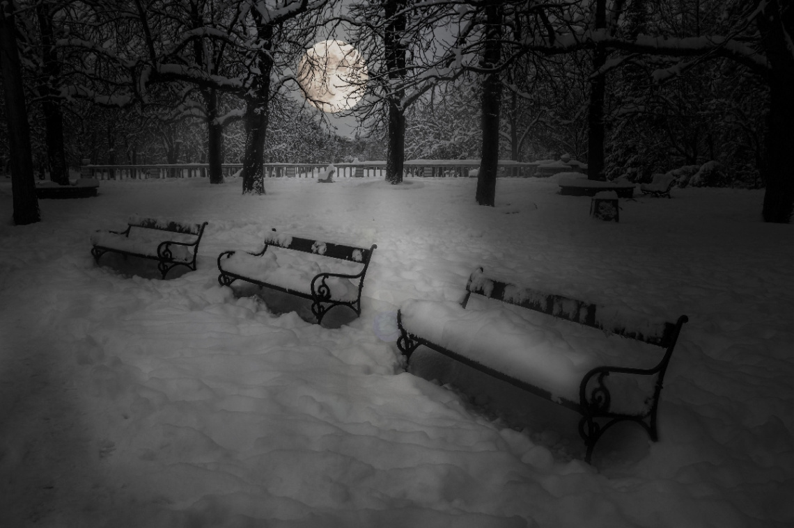  The frozen moon