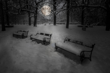  The frozen moon