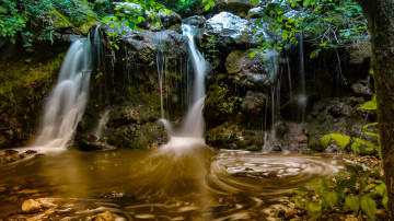 Alpagut Şelalesi 01