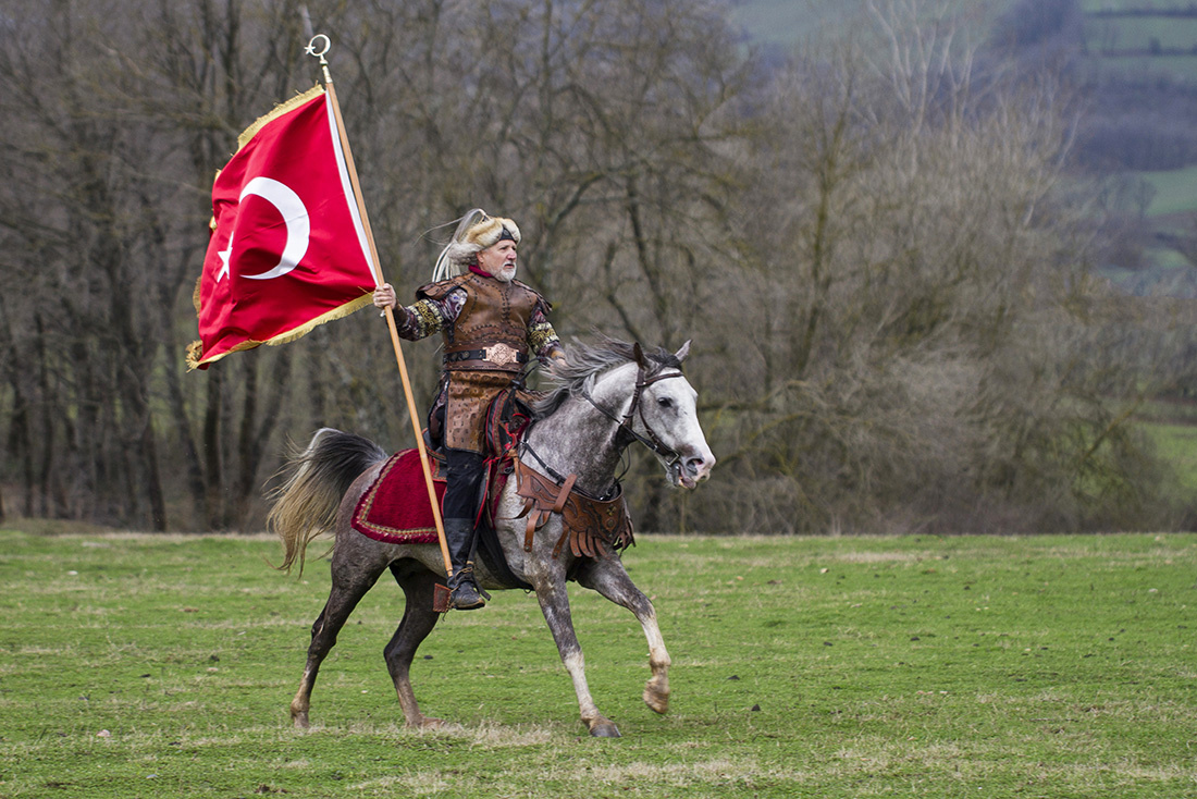 Bu Millet Azizdir...