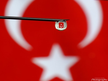 Bayrakları Bayrak Yapan Üstündeki Vatandır 