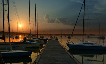 ... Moored, sleepy, waiting for a beautiful day