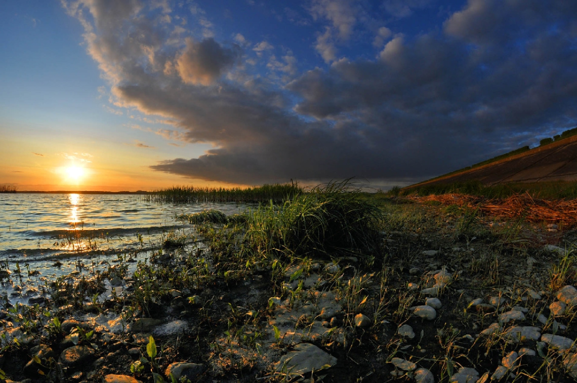 ...Lake Nysa