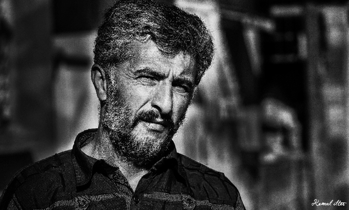 Siyah Beyaz Fotoğraf Gibiyim  Gülsemde bir Ağlasam