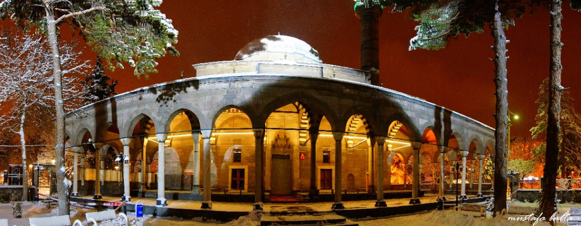 Miniciks Hayatlar  Kurşunlu Cami Gece Panorama 