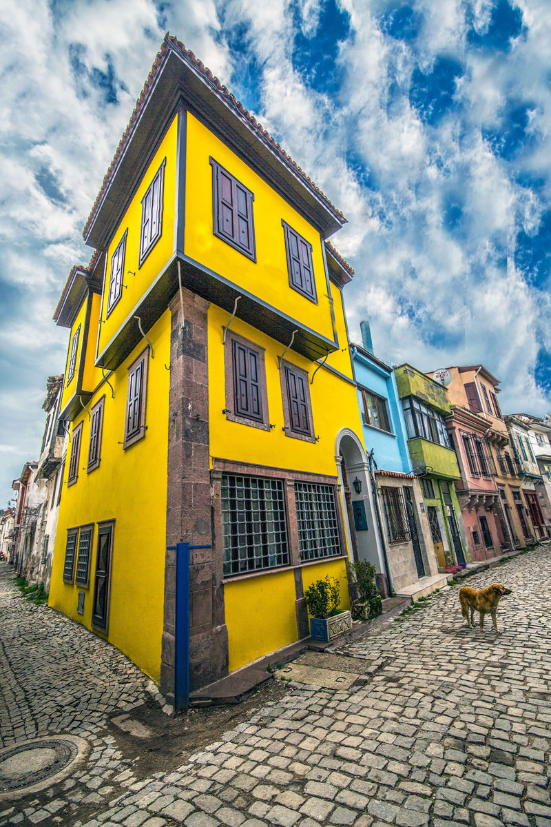 Bir Ayvalık Sokağı.