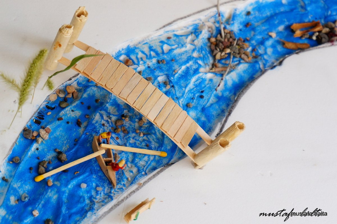 Miniciks Hayatlar  Boat on the River  