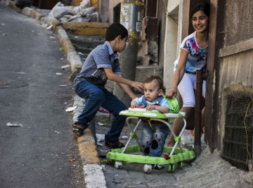 Sokaklarda Çocuk Olmak