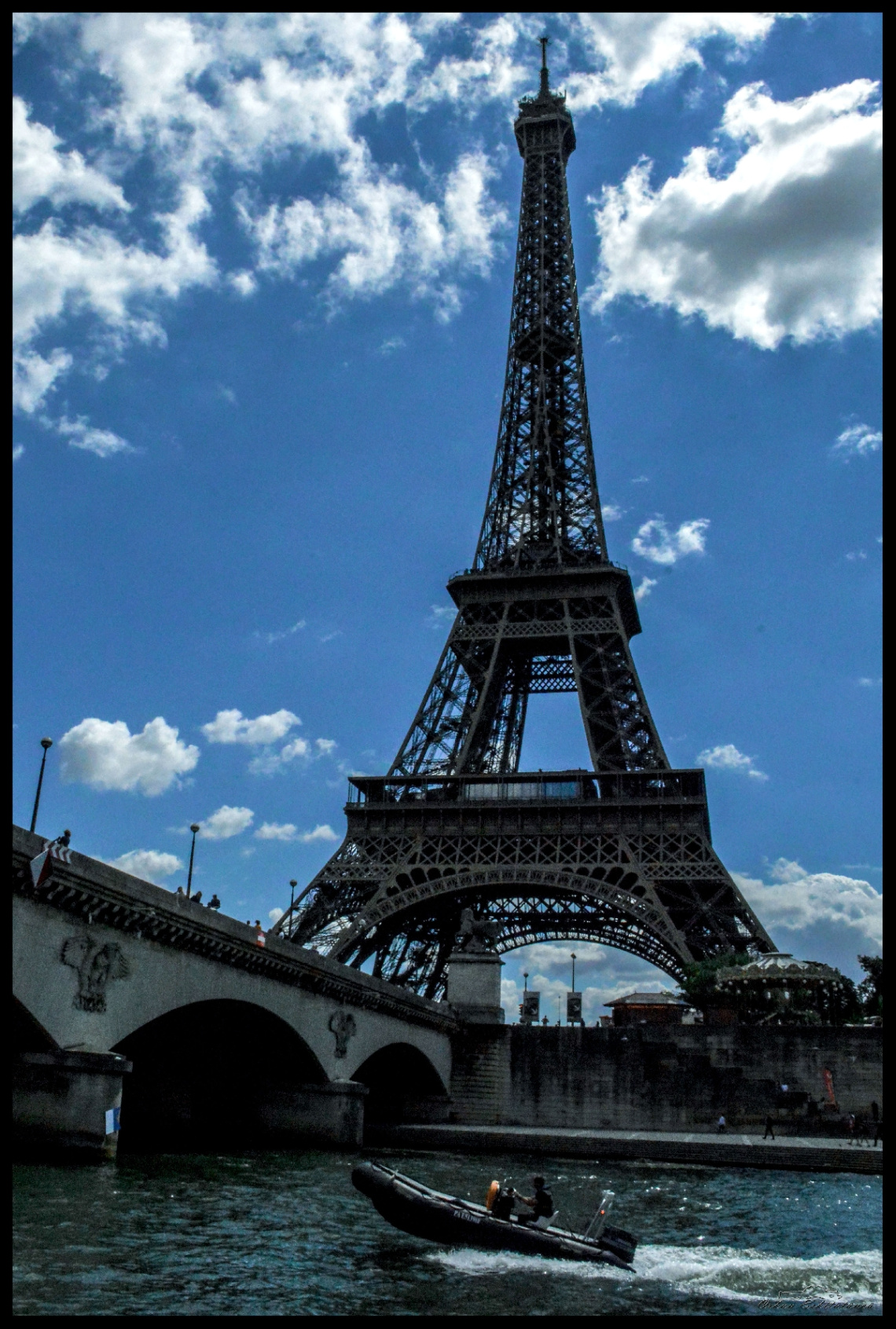 La Tour Eiffel...