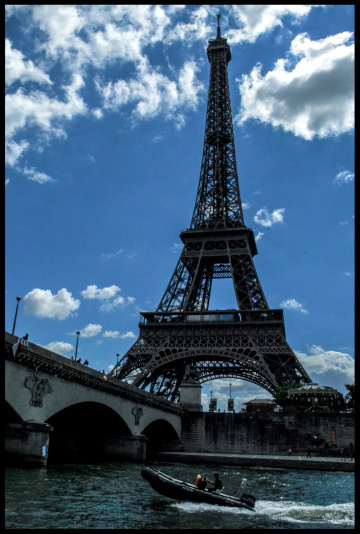La Tour Eiffel...