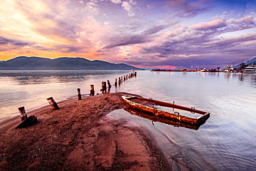 Sunset/AKYAKA.