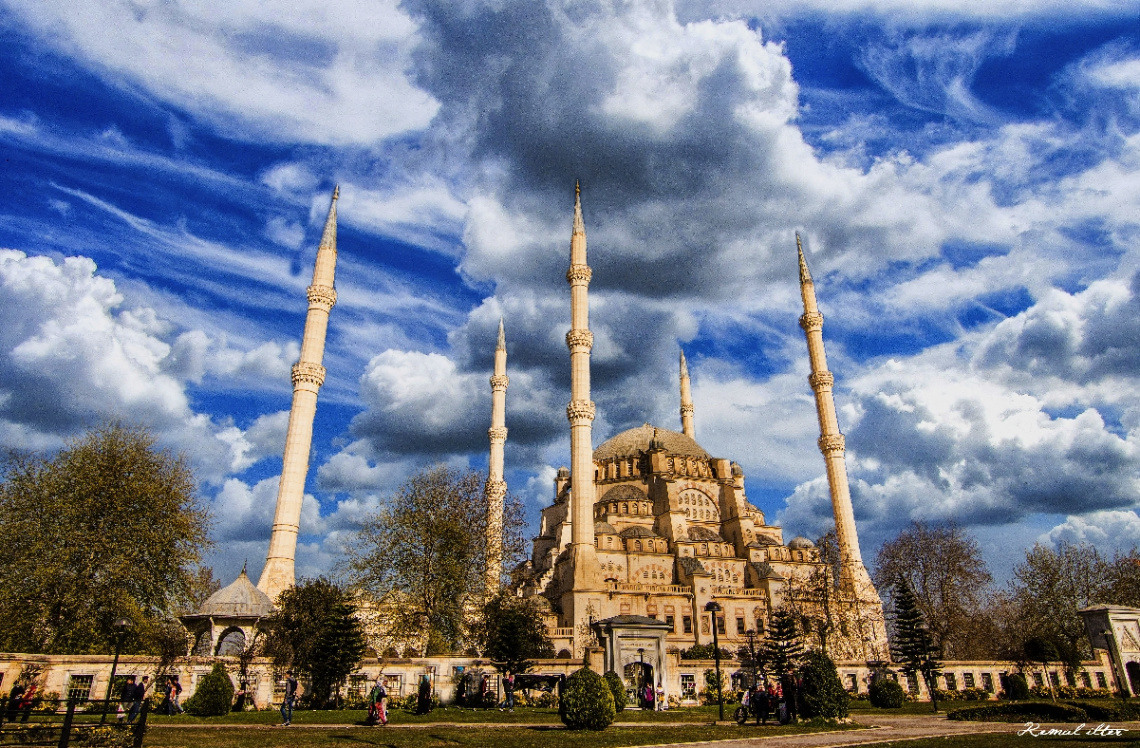 Minareleri Sen Ezansız Bırakma ALLAH'IM....