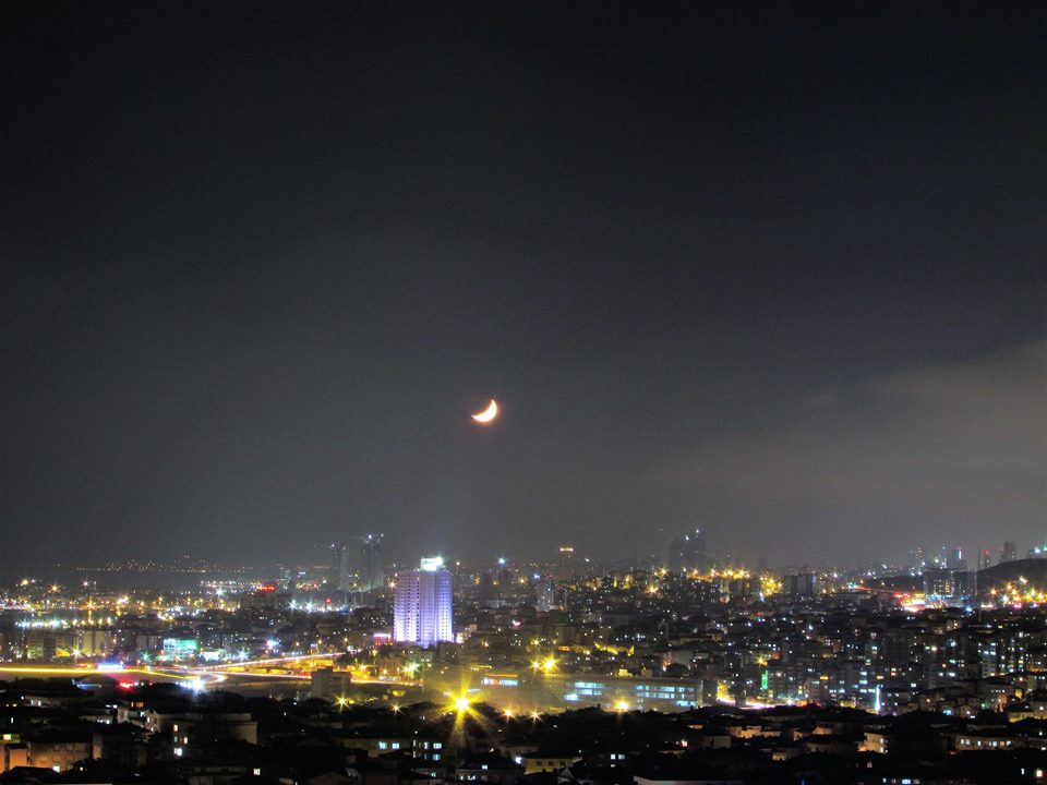 AY VE İSTANBUL