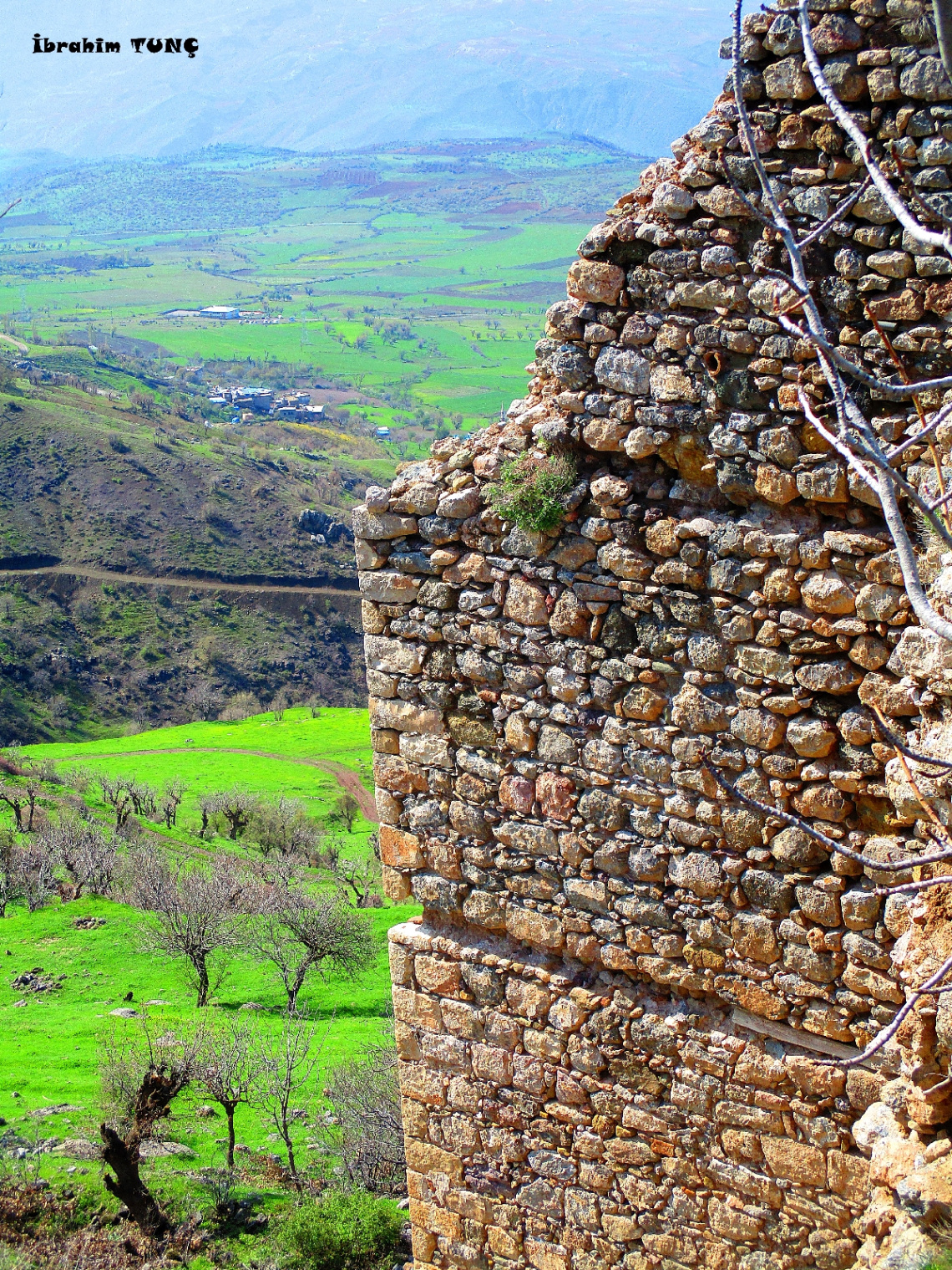 Kormas Kalesinden İncekaya Köyüne Bakış