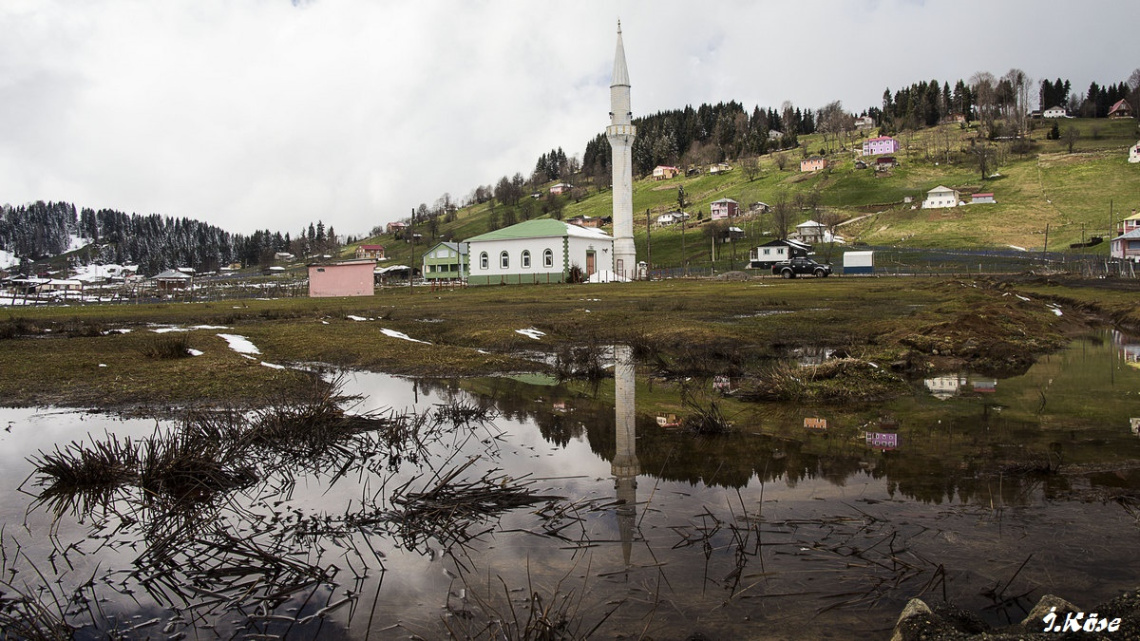 Minarenin Suya Aksı