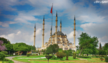  Kandiliniz mübarek olsun. Sabancı Cami / Adana