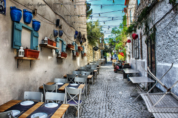 Alaçatı Sokakları Misafirlerini Bekliyor