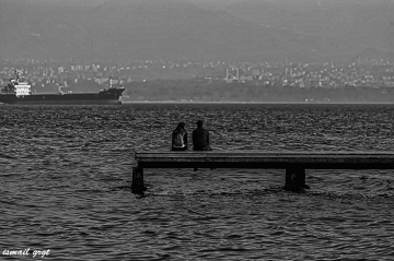 sevgi dolu sözcüklere eşlik eder sessiz deniz...