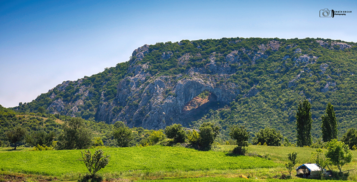 Aşağıkaleoba Köyü Delik Taş - İvrindi - Balıkesir