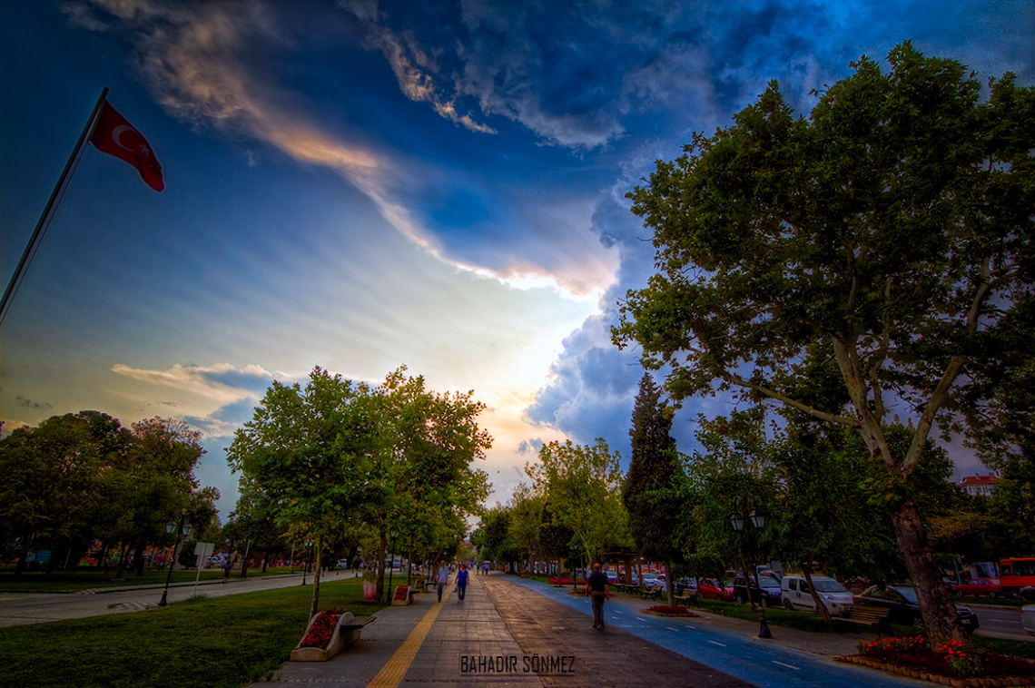 Bayrakta bizim ezan da