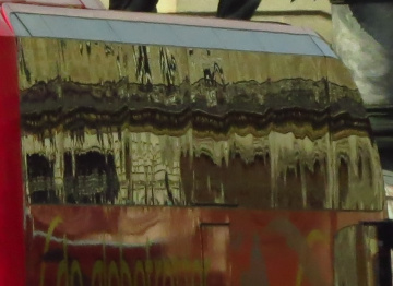 Otobüs camındaki yansımalar