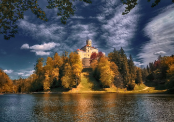 Autunm on  lake