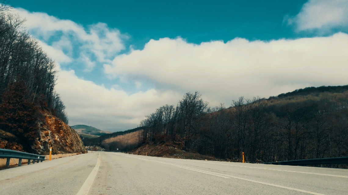 Bahar görünümlü kış yolu