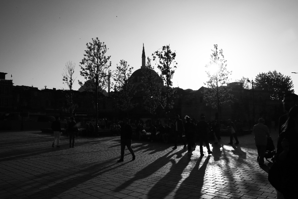 Bekleyenler ve gidenler..
