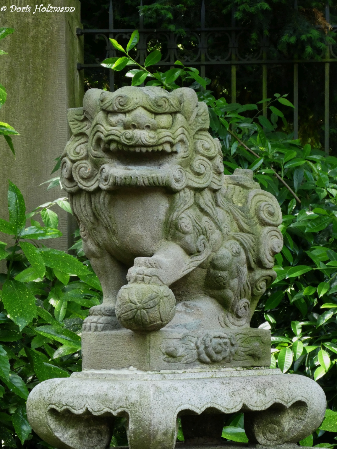 Figur Im Japanischen Garten