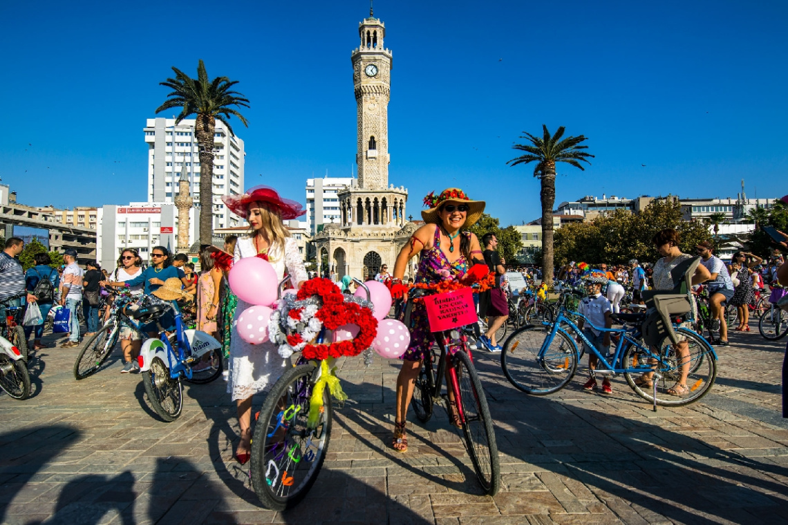 Süslü Kadınlar Bisiklet Turu.İZMİR.