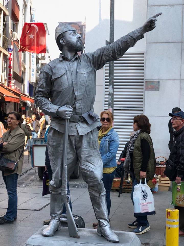 İzmir'de Bir Sanatçı