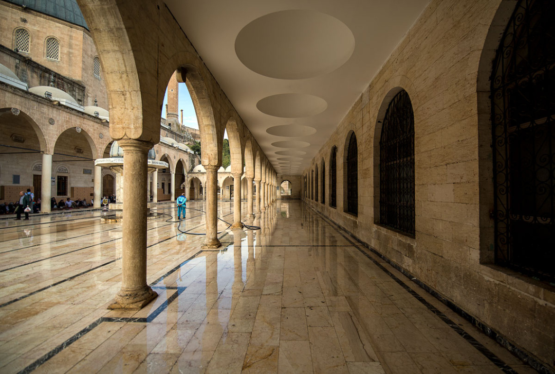 Mevlidi Halil Camii Avlusu. Ş.URFA