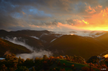 Bulutların üstünde