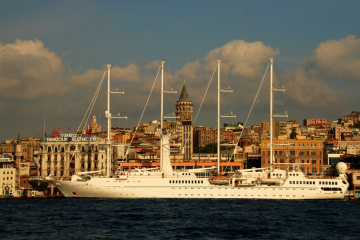  Karaköy Limanı & Galata Kulesi