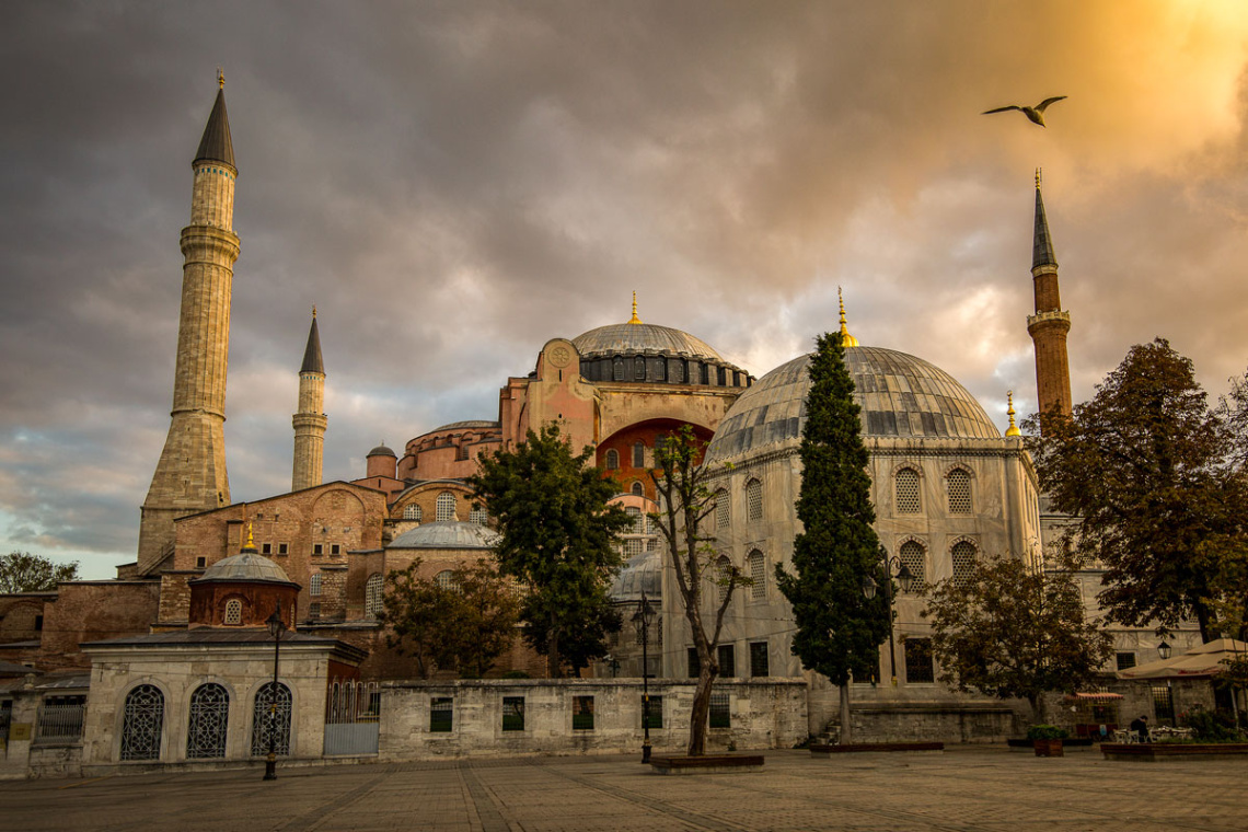 Ayasofya'da Gündoğarken.