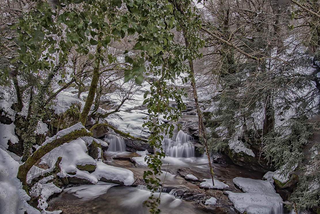 Kışta Suuçtu Şelalesi ve Yatağı