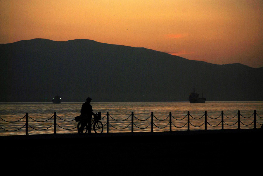 İzmit Körfezi & Günbatımı & Bisikletli