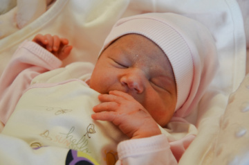 yeni doğmuş bebek 