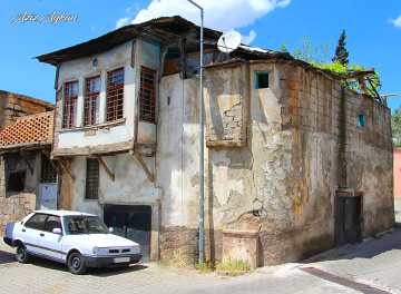 İnadına Ayakta Durmak..