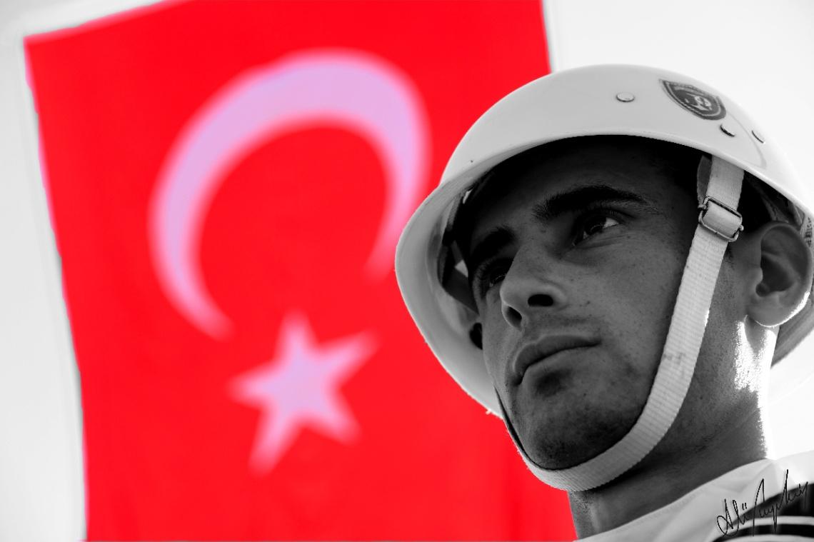 Hakkıdır Hakk'a tapan milletimin istiklal!