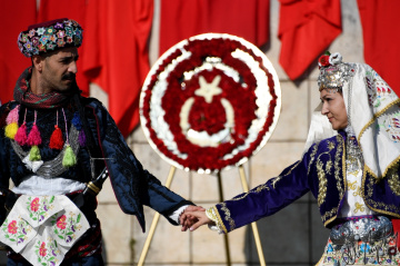 Ay'ına Yıldız'ıa kurban olduğum