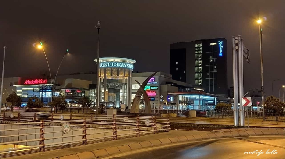 Miniciks Hayatlar  BİR AKŞAM ÜSTÜ 