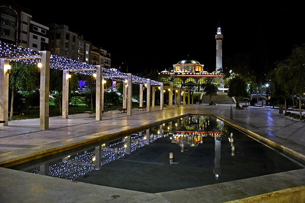 Manisa Hatuniye Camii ve Emekliler Parkı