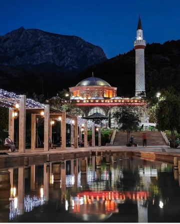 Manisa Hatuniye Camii ve Spil Dağı