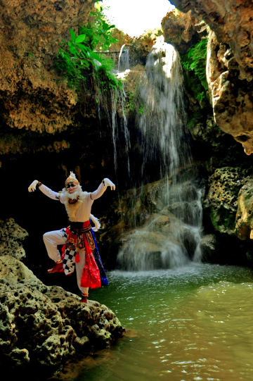hanuman di guwa luweng