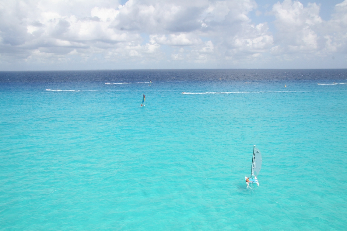 Para Sailing Over The Caribbean At Playa Del Carmen Mexico