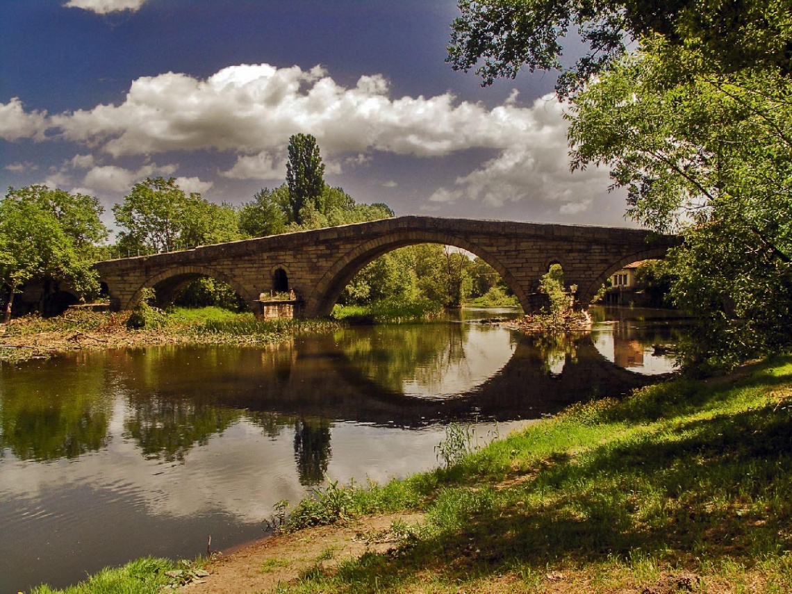 Kadin bridge, Nevestino