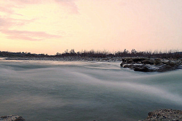 Çayın hafif HDR alçaktan uzun pozlaması