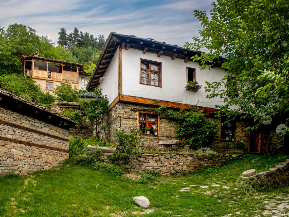Old style, Leshten village