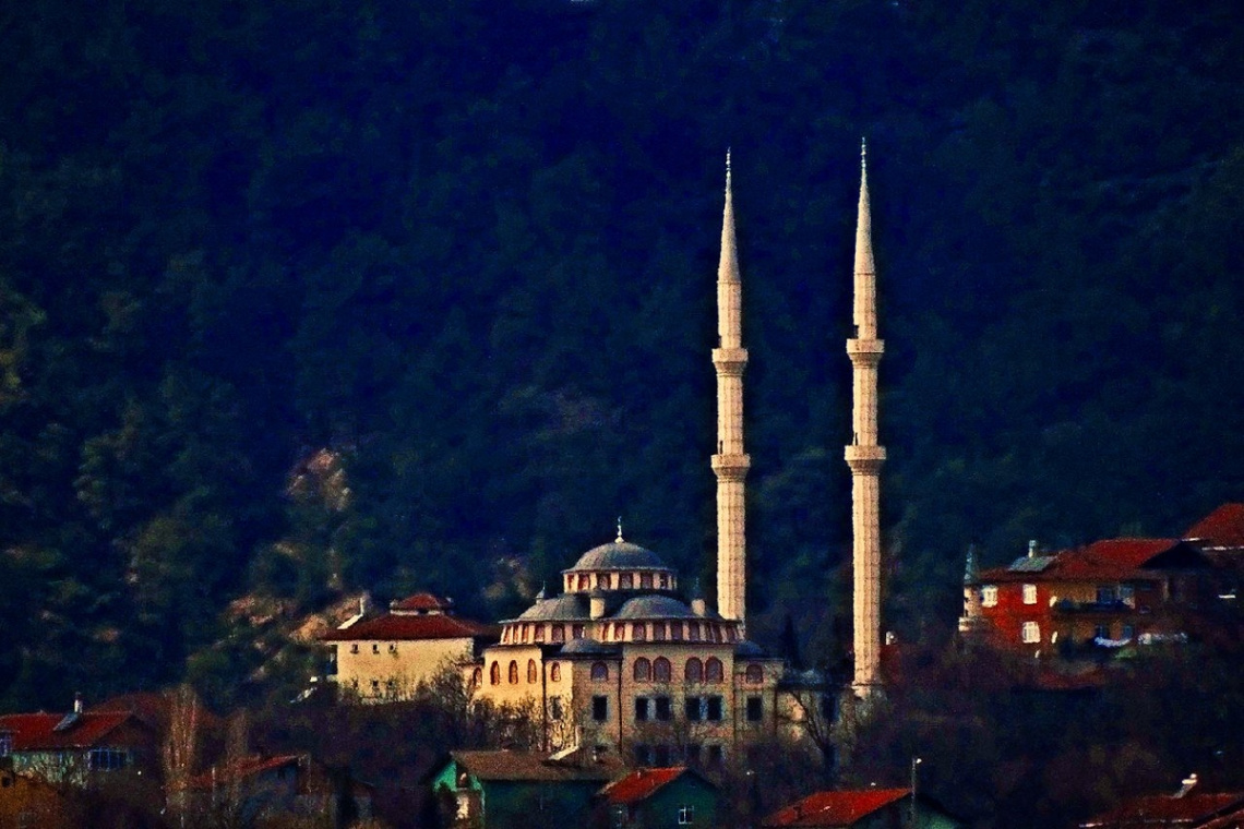 Karabük'ten Bir Cami - uzak çekim -